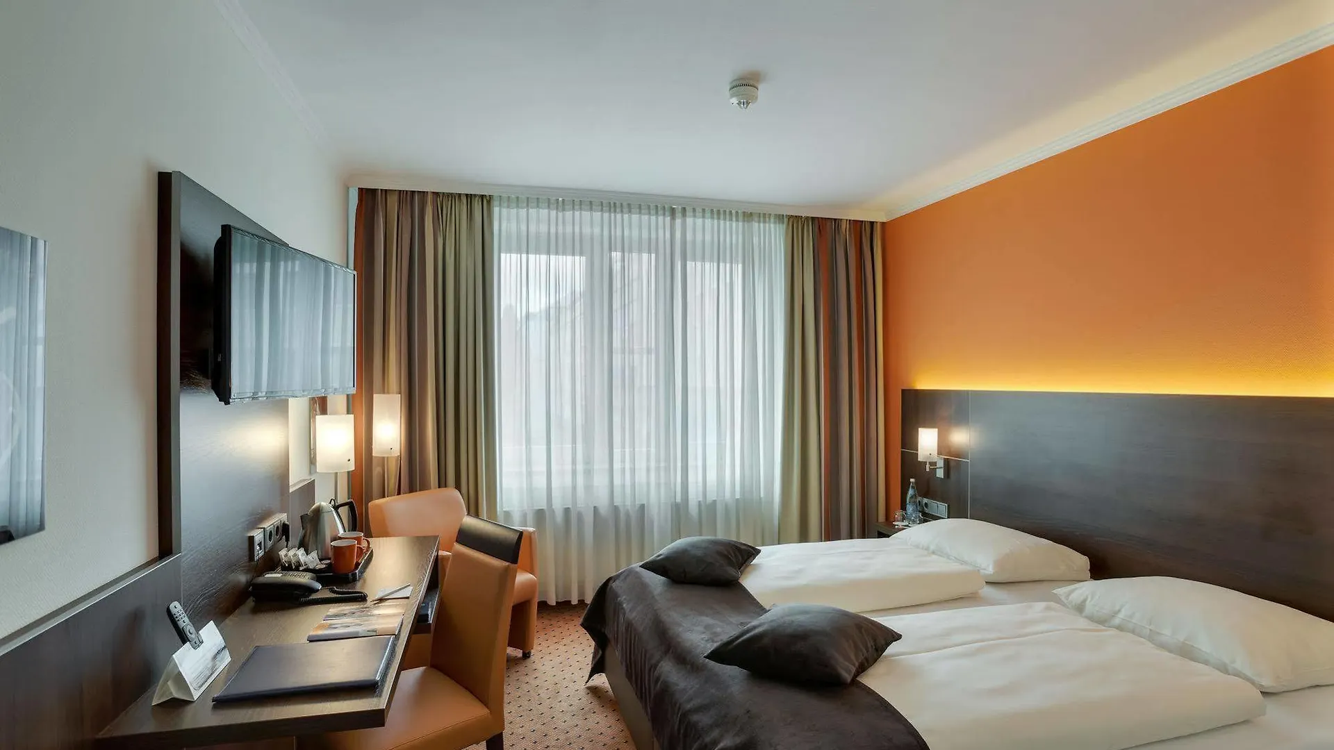 Awa Hotel Мюнхен 4*,