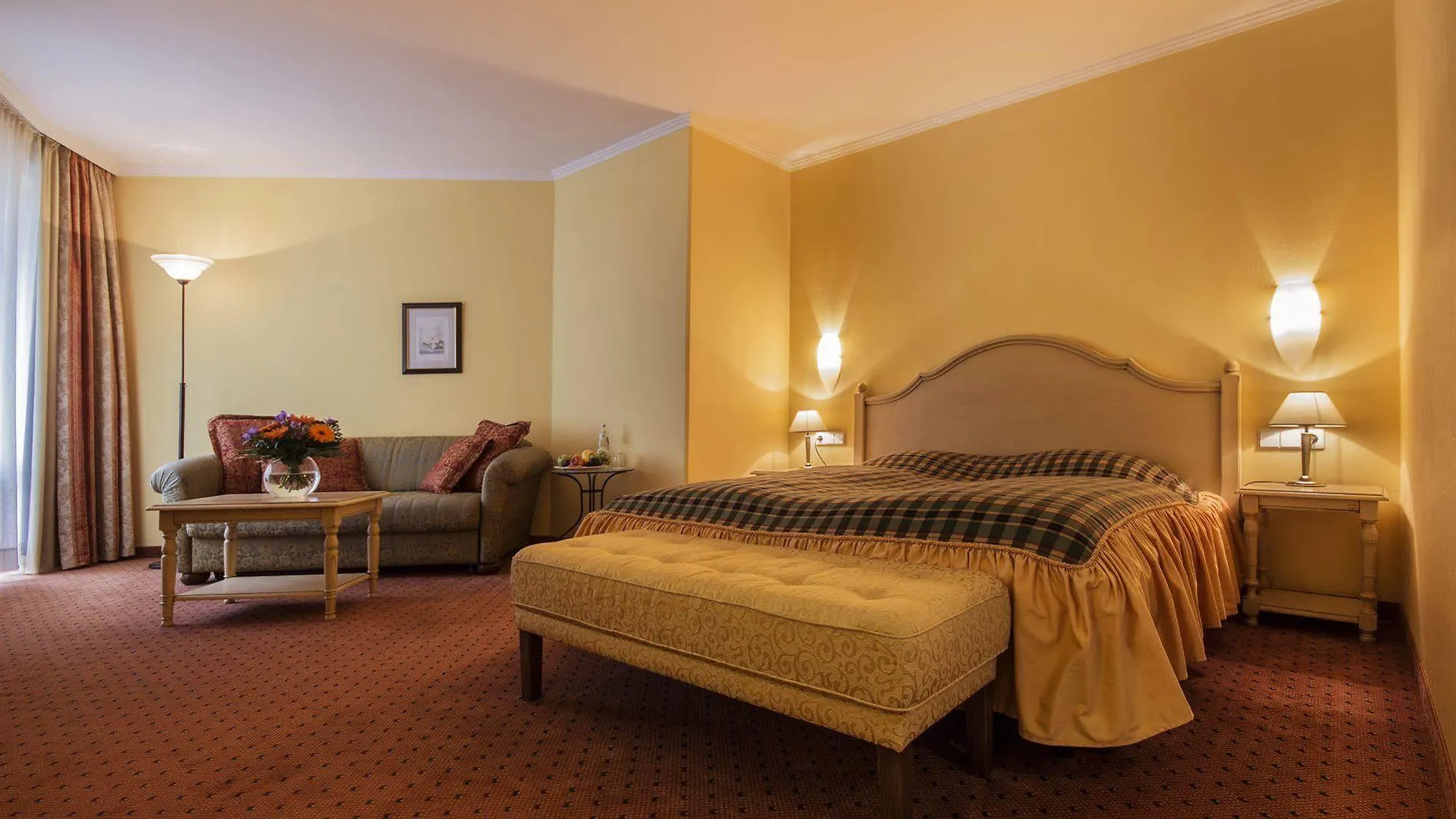Awa Hotel München 4*,